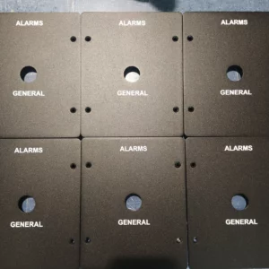 Panel montażowy "ALARMS GENERAL", metal, z otworami montażowymi, do systemów alarmowych.
