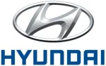 Logo Hyundai w kolorze srebrnym na białym tle, poniżej niebieski napis Hyundai.